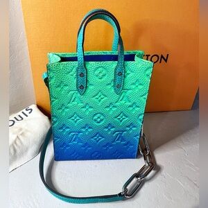 ❌SOLD❌ Louis Vuitton limited edition Virgil Abloh Taurillon Illusion Sac Plat